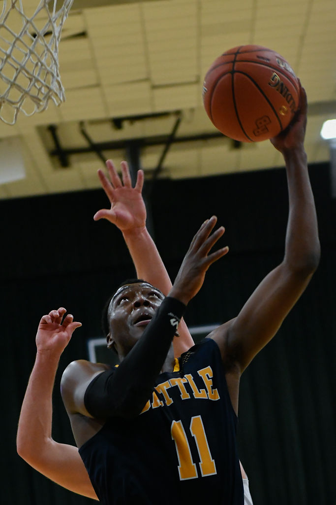 Battle senior guard Maricus Grant shoots a layup